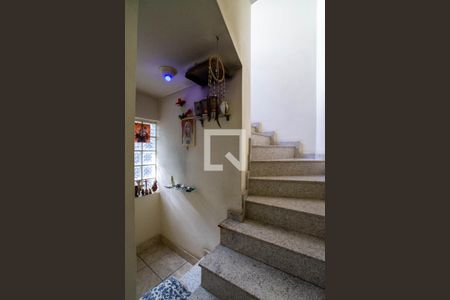 Casa para alugar com 130m², 3 quartos e 2 vagasEscada