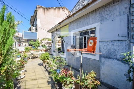 Casa à venda com 146m², 4 quartos e 4 vagas Casa à venda com 146m², 4 quartos e 4 vagasFrente de Casa