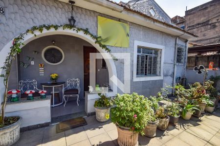 Casa à venda com 146m², 4 quartos e 4 vagas Casa à venda com 146m², 4 quartos e 4 vagasFrente de Casa