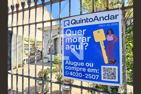 Casa à venda com 146m², 4 quartos e 4 vagas Casa à venda com 146m², 4 quartos e 4 vagasPlaca QuintoAndar instalada na fachada do imóvel