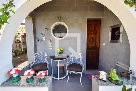 Casa à venda com 146m², 4 quartos e 4 vagas Casa à venda com 146m², 4 quartos e 4 vagasFrente de Casa