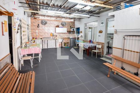 Casa à venda com 146m², 4 quartos e 4 vagas Casa à venda com 146m², 4 quartos e 4 vagasQuintal