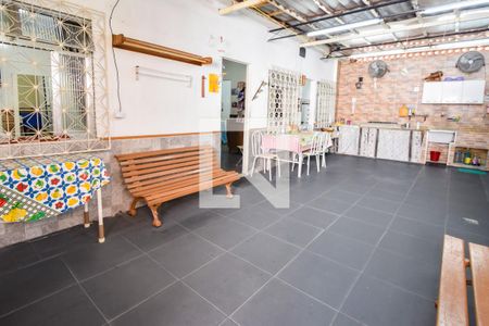 Casa à venda com 146m², 4 quartos e 4 vagas Casa à venda com 146m², 4 quartos e 4 vagasQuintal