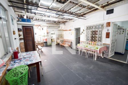 Casa à venda com 146m², 4 quartos e 4 vagas Casa à venda com 146m², 4 quartos e 4 vagasQuintal