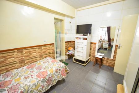 Casa à venda com 146m², 4 quartos e 4 vagas Casa à venda com 146m², 4 quartos e 4 vagasQuarto (Casa dos Fundos)