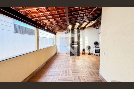 Casa de condomínio à venda com 210m², 3 quartos e 3 vagasCobertura