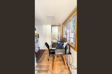 Casa de condomínio à venda com 210m², 3 quartos e 3 vagasEscritório