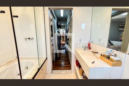 Casa de condomínio à venda com 210m², 3 quartos e 3 vagasBanheiro da Suíte 2