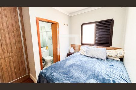 Casa de condomínio à venda com 210m², 3 quartos e 3 vagasSuite 1