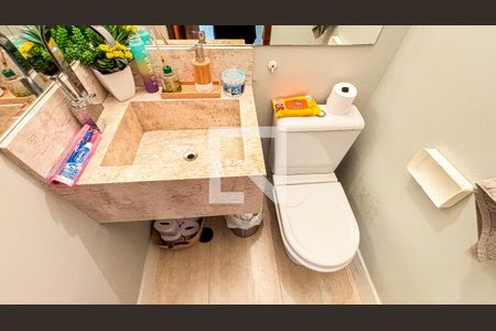 Casa de condomínio à venda com 210m², 3 quartos e 3 vagasLavabo