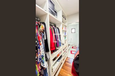 Casa de condomínio à venda com 210m², 3 quartos e 3 vagasSuite 2 - Closet