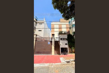 Casa de condomínio à venda com 210m², 3 quartos e 3 vagasFachada