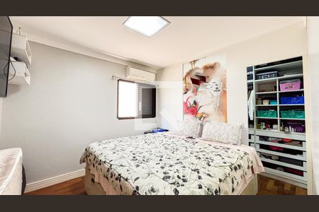 Casa de condomínio à venda com 210m², 3 quartos e 3 vagasSuite 2