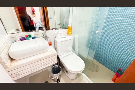 Casa de condomínio à venda com 210m², 3 quartos e 3 vagasBanheiro da Suíte 1