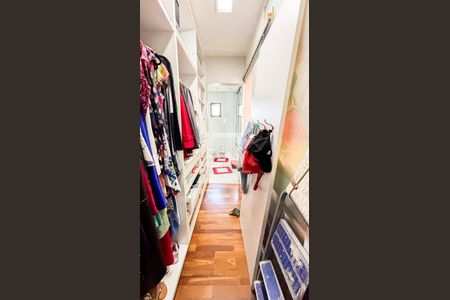 Casa de condomínio à venda com 210m², 3 quartos e 3 vagasSuite 2 - Closet