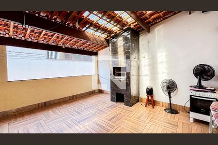 Casa de condomínio à venda com 210m², 3 quartos e 3 vagasCobertura