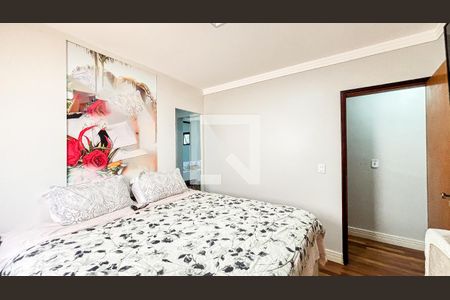 Casa de condomínio à venda com 210m², 3 quartos e 3 vagasSuite 2