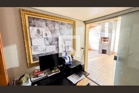 Casa de condomínio à venda com 210m², 3 quartos e 3 vagasEscritório