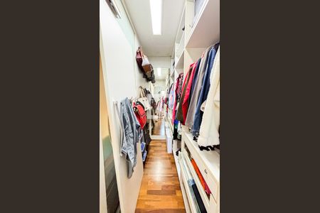 Casa de condomínio à venda com 210m², 3 quartos e 3 vagasSuite 2 - Closet