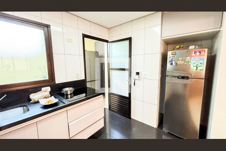 Casa de condomínio à venda com 210m², 3 quartos e 3 vagasCozinha