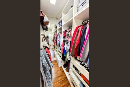 Casa de condomínio à venda com 210m², 3 quartos e 3 vagasSuite 2 - Closet