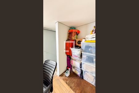 Casa de condomínio à venda com 210m², 3 quartos e 3 vagasEscritório