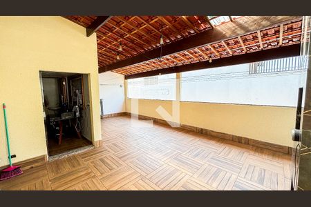 Casa de condomínio à venda com 210m², 3 quartos e 3 vagasCobertura