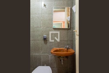 Casa à venda com 245m², 3 quartos e 2 vagasBanheiro de Serviço