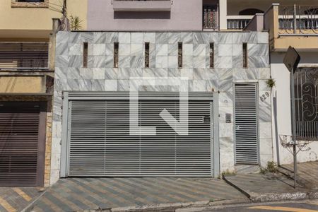 Casa à venda com 245m², 3 quartos e 2 vagasFachada