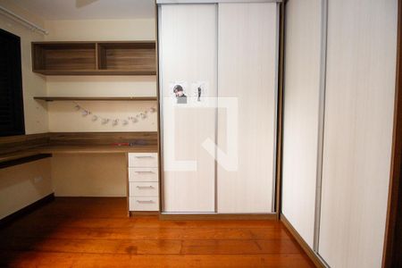Apartamento à venda com 155m², 4 quartos e 3 vagasQuarto 2