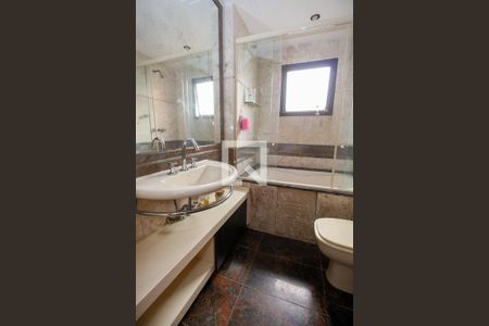 Apartamento à venda com 155m², 4 quartos e 3 vagasBanheiro da Suíte