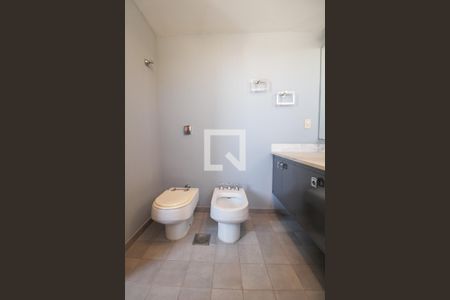 Apartamento à venda com 388m², 4 quartos e 4 vagasQuarto 02 Banheiro