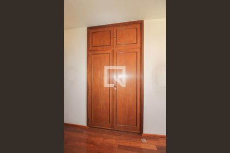 Apartamento à venda com 388m², 4 quartos e 4 vagasQuarto 02