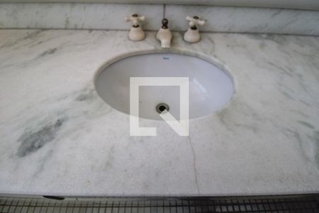 Apartamento à venda com 388m², 4 quartos e 4 vagasQuarto 01 Banheiro