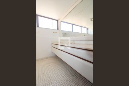 Apartamento à venda com 388m², 4 quartos e 4 vagasQuarto 01 Banheiro