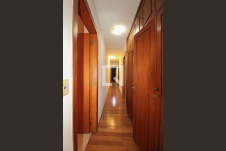 Apartamento à venda com 388m², 4 quartos e 4 vagasCorredor