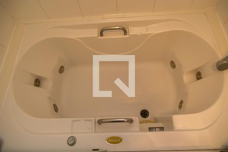 Apartamento à venda com 110m², 2 quartos e 2 vagasBanheiro da Suíte 2 - Banheira