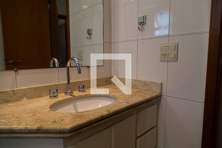 Apartamento à venda com 110m², 2 quartos e 2 vagasBanheiro da Suíte 2 - pia