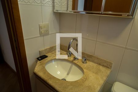 Apartamento à venda com 110m², 2 quartos e 2 vagasBanheiro da Suíte 1 - Pia