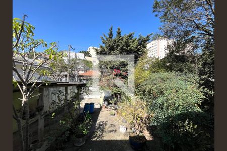 Casa à venda com 200m², 3 quartos e 4 vagas Casa à venda com 200m², 3 quartos e 4 vagasQuintal