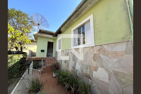 Casa à venda com 200m², 3 quartos e 4 vagas Casa à venda com 200m², 3 quartos e 4 vagasEntrada