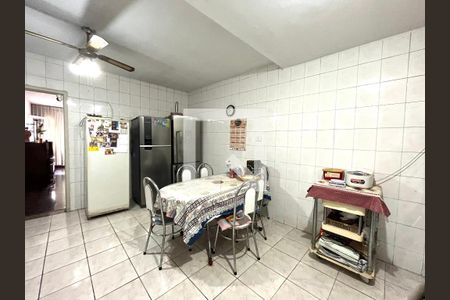 Casa à venda com 200m², 3 quartos e 4 vagas Casa à venda com 200m², 3 quartos e 4 vagasCozinha