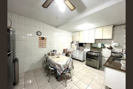Casa à venda com 200m², 3 quartos e 4 vagas Casa à venda com 200m², 3 quartos e 4 vagasCozinha