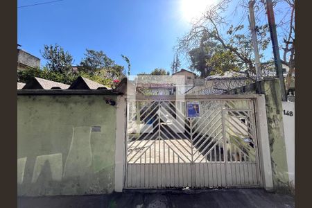 Casa à venda com 200m², 3 quartos e 4 vagas Casa à venda com 200m², 3 quartos e 4 vagasFachada