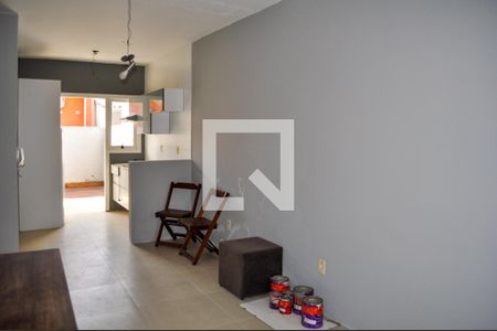 Sala de casa de condomínio à venda com 2 quartos, 52m² em Hípica, Porto Alegre