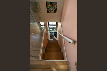 Casa para alugar com 130m², 4 quartos e 1 vagaEscada