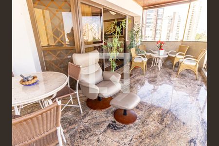 Apartamento para alugar com 169m², 3 quartos e 3 vagasVaranda