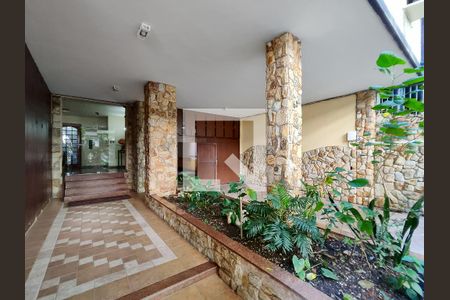 Apartamento à venda com 70m², 2 quartos e 1 vagaFachada e portaria