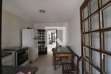 Casa à venda com 180m², 3 quartos e 2 vagasCozinha