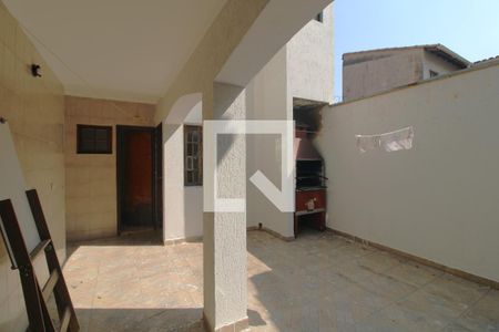 Casa à venda com 180m², 3 quartos e 2 vagasFundos da casa - churrasqueira
